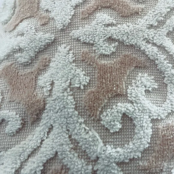 TAHARI Blush Pink Fleur De Lis Textured Hand Towels~Set Of 2~ Gorgeous~NWT - Picture 4 of 5